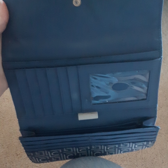 Liz Claiborne clutch wallet - Picture 2 of 2